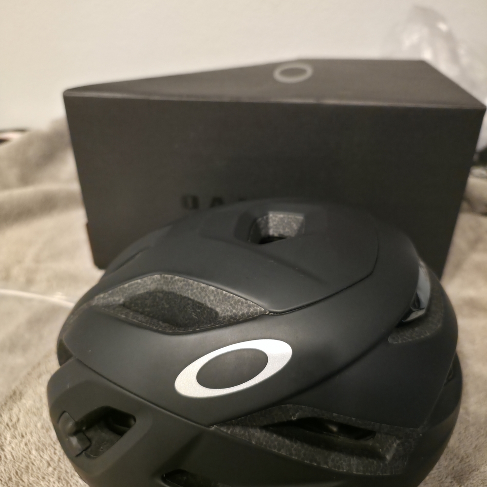 Oakley ARO5 Race Black Helmet - Picture 2 of 8
